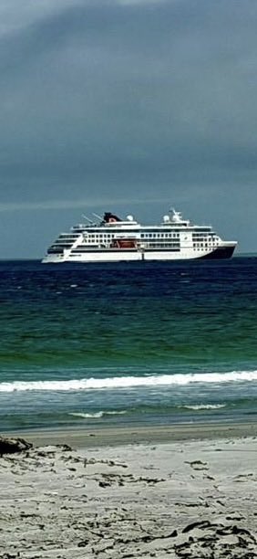Colin_M_R's tweet photo. I first visited South Georgia in Oct 2025 on the 1st ship of the season. I’m now on the 71st of an expected 121 this year, together bringing circa 16,000 visitors. Grateful to @HLCruisesInt and #HANSEATICInspiration - and their fantastic team - for getting us there safely. https://t.co/UjT7Du9s3x
