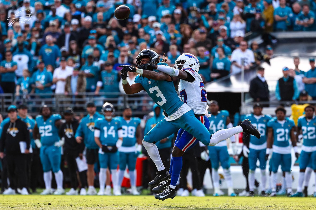 AjayCybulski's tweet image. Tre White at 30 years old in coverage with the season on the line after an ACL tear, torn achilles, and being released by the #Bills in March of 2024. 

This is what overcoming adversity looks like in one photo. 

📸 (@BuffaloBills)