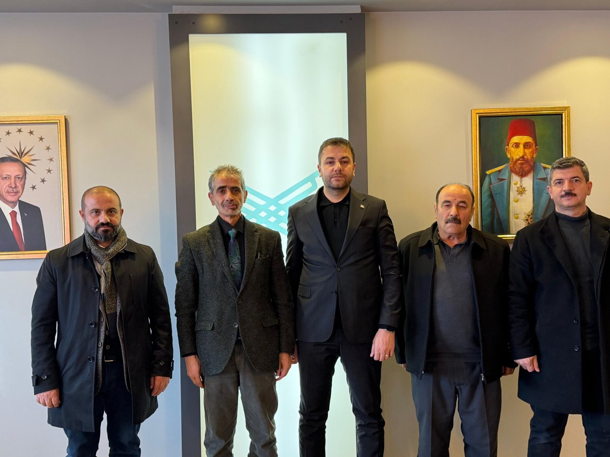hamzasgnc's tweet photo. Van Yazar ve Şairler Derneği (VANYAŞAD) yönetimini misafir ettik. Nazik ziyaretleri ve edebiyat dolu sohbetleri için teşekkür ederiz. https://t.co/jmO4q1QIVG
