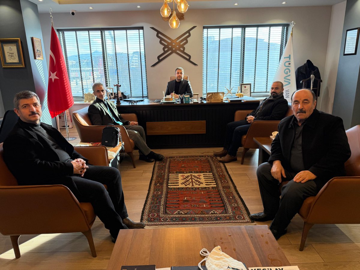Van Yazar ve Şairler Derneği (VANYAŞAD) yönetimini misafir ettik. Nazik ziyaretleri ve edebiyat dolu sohbetleri için teşekkür ederiz.