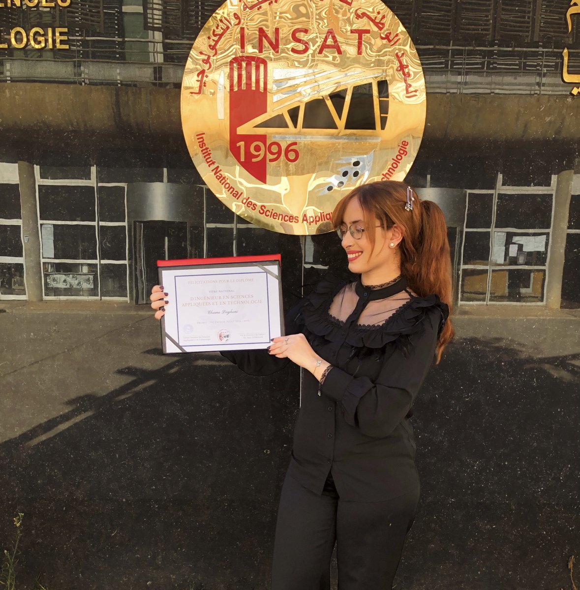 sundestiny1's tweet photo. Grateful to share this milestone  🎓✨
Graduating from my university has been the highlight of my 2025.
Thankful for the amazing friends I met and my professors whose support and encouragement meant everything 🤍
I wish everyone a Happy New Year ✨💖 https://t.co/rwQxzjRvEe