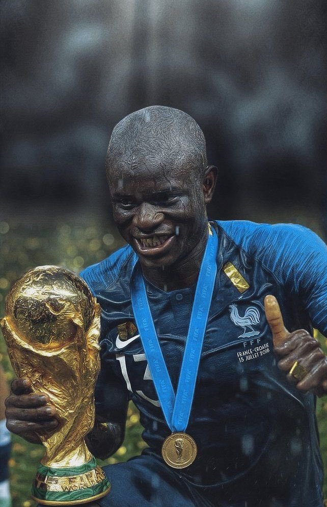 afrikacocuklari's tweet photo. Türkiye müslüman ülke diye Fenerbahçe'ye geldiler, şimdi koca bir kıtanın idolü Fenerbahçe'ye geliyor. Bu çocuklar daha ne isteyebilir ki.. https://t.co/akvgYeRhXO