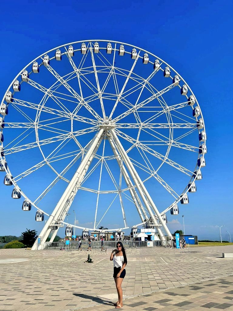 Stefannyig's tweet photo. Soy toda la paz y el amor que necesito🎡✨ https://t.co/ekOxJkDLRz