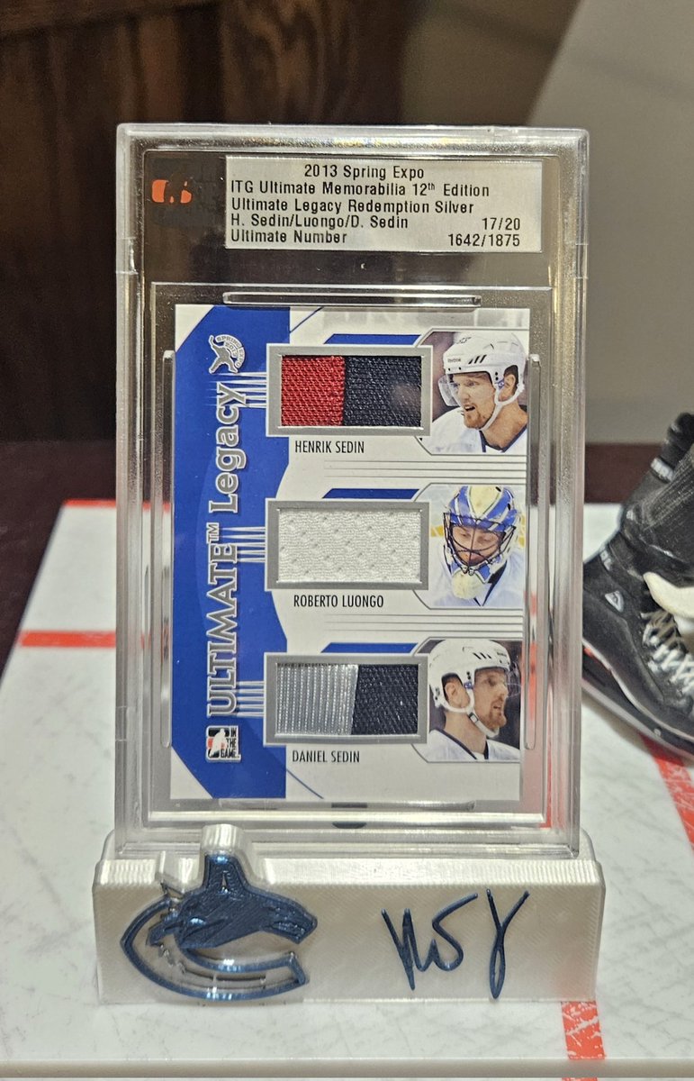 Mailday!!!  Luongo Oddball 
2013 ITG Ultimate Legacy Redemption Silver /20
<a href="/strombone1/">Strombone</a> <a href="/Canucks/">Vancouver Canucks</a>