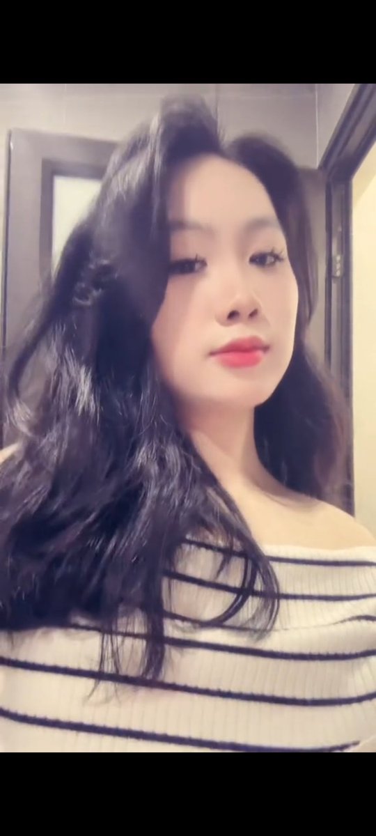 ngân tweet media