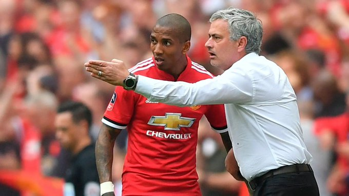 FootballTalkHQ's tweet photo. In 2017, José Mourinho at Manchester United had banned his players from using phones. No distractions during training or meals.

One day, Ashley Young showed up with a giant iPad.

Mourinho looked at him and said:

-“What are you doing, Ashley? You know phones are forbidden.”

Young, completely serious, replied:
- “Yes, boss… but this isn’t a phone, it’s an iPad.”

All the players started laughing, and Mourinho, half angry and half trying not to laugh, said:

- “You should become a lawyer, you’ve got an argument for everything.” 🤣