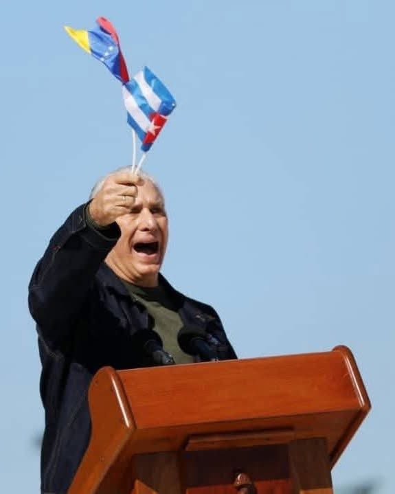 DoctorPatria's tweet image. Carta abierta del pueblo cubano a Miguel Díaz-Canel

Señor Díaz-Canel:
Usted repite que “el pueblo cubano eligió soberanamente el modelo socialista”. Permítanos responderle con la verdad que ustedes intentan borrar.

El pueblo cubano nunca eligió el comunismo. Nadie nos preguntó.…