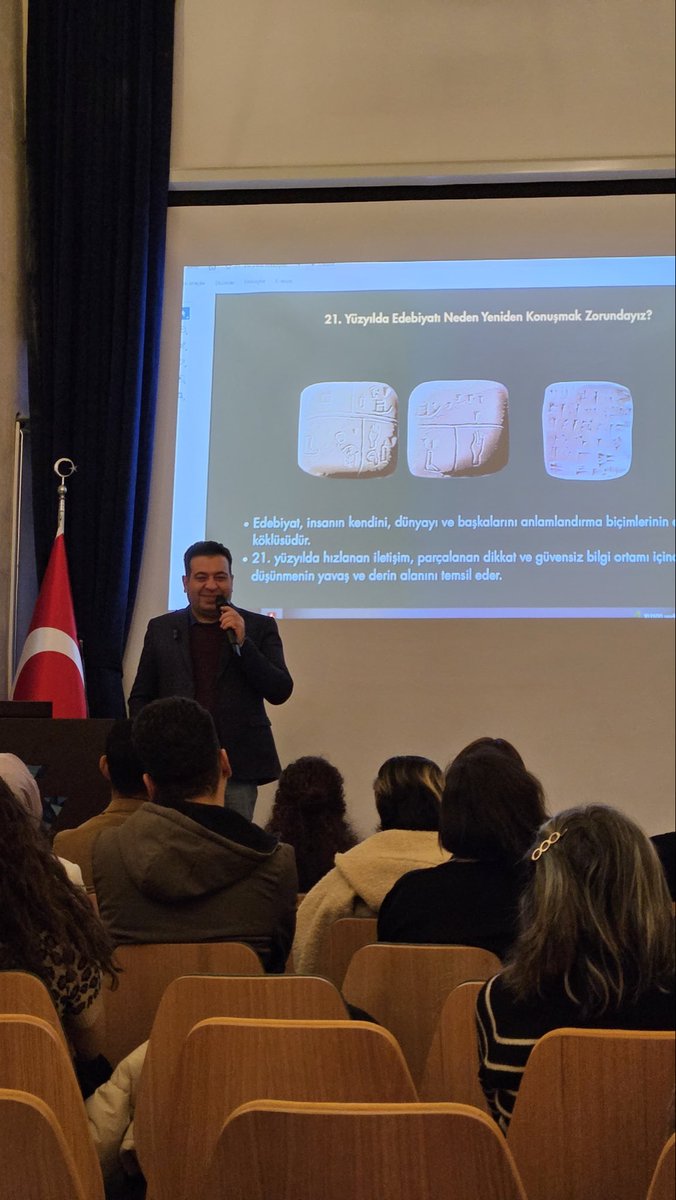 📚 Gaziantep Öğretmen Akademileri – Edebiyat Akademisi kapsamında düzenlenen etkinlikte, “21. Yüzyılda Edebiyatı Konuşmak” başlığıyla yazar Muhammet Erdevir ile söyleşi gerçekleştirildi. ✍️

🗣️ Günümüz edebiyatının yönelimleri, değişen okur profili ve çağın ruhunun edebi