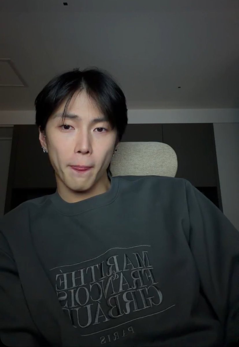 dearhoneysh's tweet image. รีวิวเพื่อนในโรบ็อกวันนี้: หล่อ สูง ขาว ตี๋ หน้าตาดี รักสัตว์ ใจดี ยิ้มหวาน &amp;gt;&amp;lt;