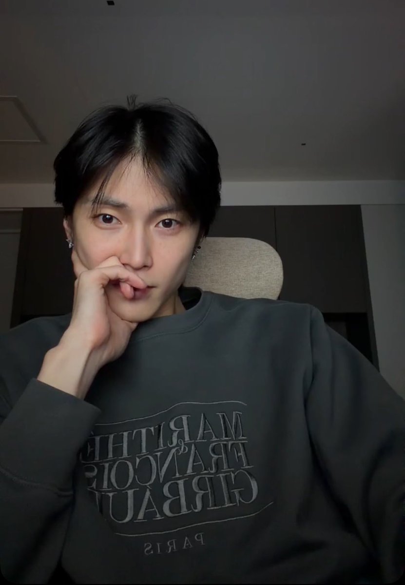 dearhoneysh's tweet image. รีวิวเพื่อนในโรบ็อกวันนี้: หล่อ สูง ขาว ตี๋ หน้าตาดี รักสัตว์ ใจดี ยิ้มหวาน &amp;gt;&amp;lt;