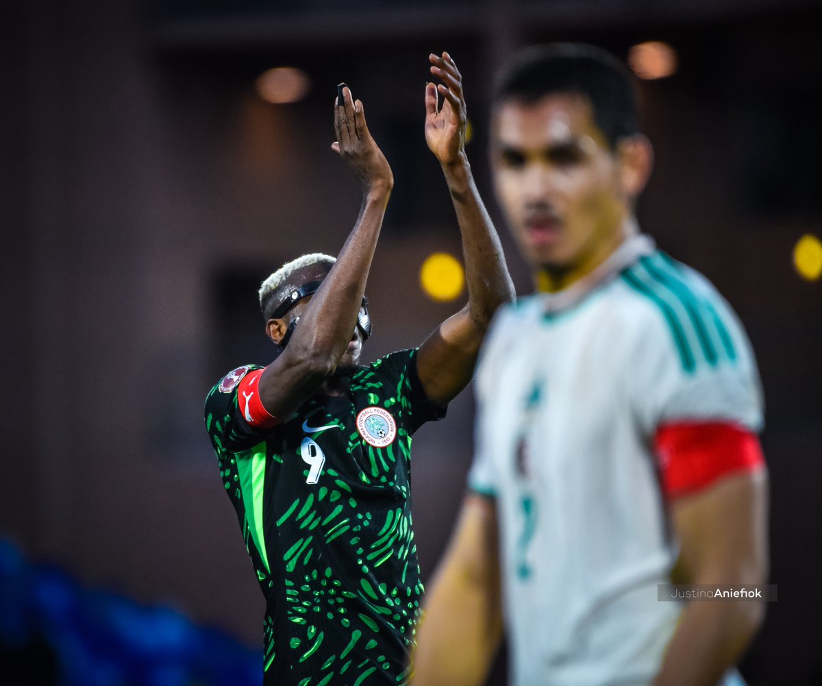 Love received, love returned. Giving it back to the fans 👏❤️ <a href="/victorosimhen9/">Victor Osimhen</a> .