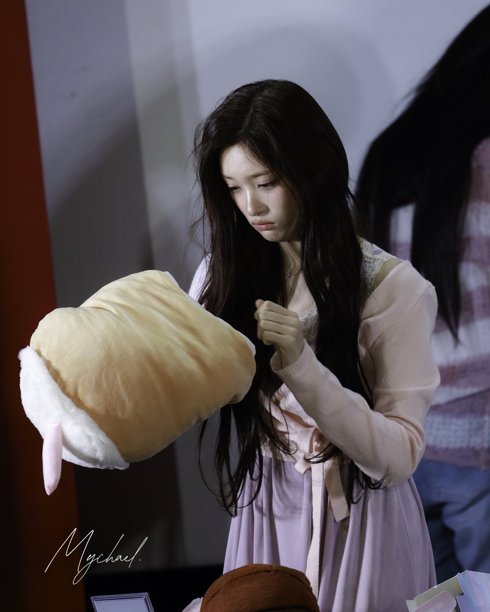 mychael7235's tweet image. 260111 IVE TPE FANSIGN

여신과 바보는 종이 한 장 차이다

#IVE #아이브
#LEESEO #이서