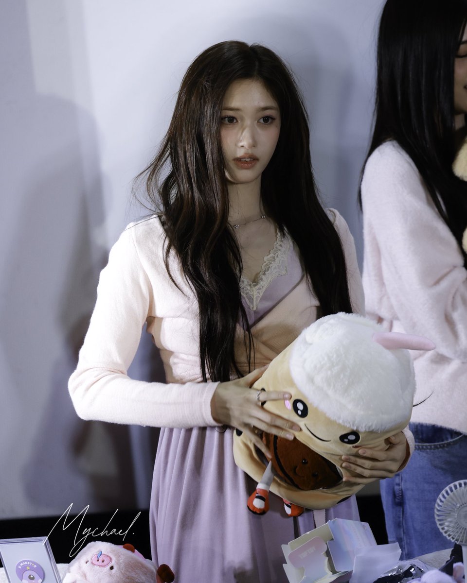 mychael7235's tweet image. 260111 IVE TPE FANSIGN

여신과 바보는 종이 한 장 차이다

#IVE #아이브
#LEESEO #이서