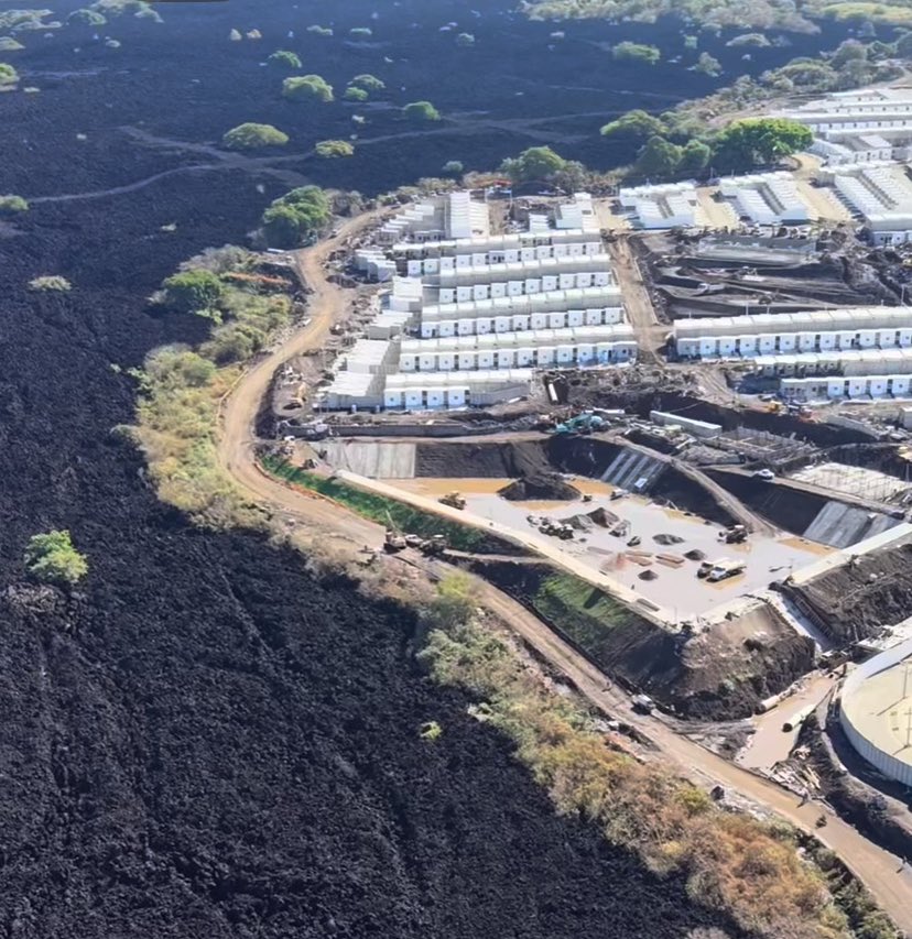 Villabull's tweet image. Ciudad Marsella II

Lo ocurrido en Ciudad Marsella II vuelve a evidenciar una realidad preocupante: en zonas naturales protegidas y áreas de captación de aguas lluvias no deben autorizarse proyectos habitacionales, porque se pone en riesgo no solo el medio ambiente, sino también…