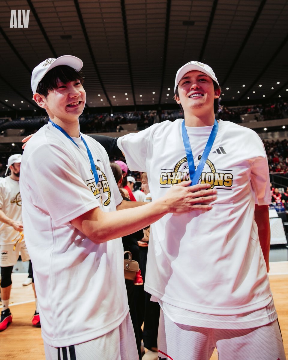 撮影前に1回。撮影後に1回。

合計2回の強めハグしてました😂

<a href="/osa_____75/">小酒部泰暉　/ Taiki Osakabe</a> <a href="/kaitoews7/">テーブス海 Kai Toews</a>
#アルバルク東京 #天皇杯バスケ