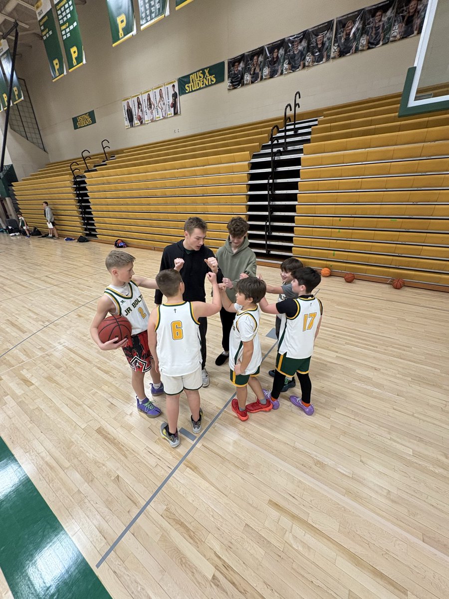 PIUSX_BBALL's tweet photo. Week 1 of the Leo League was ๐ฅ The games were competitive and there was a buzz in the gyms at Pius! Future Bolts getting coached by our players! This league is going to be crazy!! @JRBOLTS_BBALL
#InTheOneWeAreOne #BOLTSโก๏ธ https://t.co/EamH1QqIne