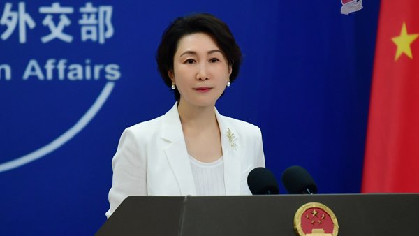 China apoya firmemente a Cuba en la salvaguardia de su soberanía y seguridad nacionales y se opone a la injerencia externa. China insta a EEUU a levantar de inmediato el bloqueo, las sanciones y cualquier forma de coerción contra Cuba, y a trabajar por la paz y la estabilidad