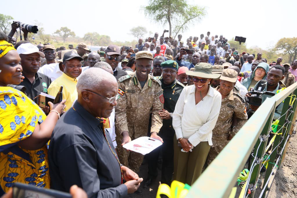 mugarra's tweet photo. 📌 Rhino Conservation Wins 

The Southern White Rhino roams the  plains of Ajai Wildlife Reserve once again, having been declared extinct decades ago. 

It’s a story of determined recovery embraced and enforced by numerous stakeholders and entities, a success story of Uganda’s conservation efforts.

The reintroduction of the rhino to Ajai is not just a win for wildlife conservation, it satiates cultural & traditional hungers among communities and clans who treasure the rhino as their totem and identity symbol, it’s a beacon of hope that even devastating losses can be turned around, it makes Ajai a thought-after destination and contributes to specie diversity in the Ajai range.

This, however, is only but the start. For the species to survive and thrive here once again - like they did before -, concerted efforts towards holistic conservation are vital. I pray we uphold our commitment to protect this particular gain.
#RhinoConservation #RhinoTranslocation #AjaiWildlifeReserve 
@ugwildlife @MTWAUganda @TourismBoardUg
