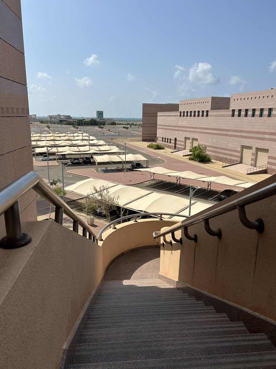 csuirama's tweet photo. First Day of Introduction To Ai 
With Kaust  💻🎖️ https://t.co/redKsz0j1T