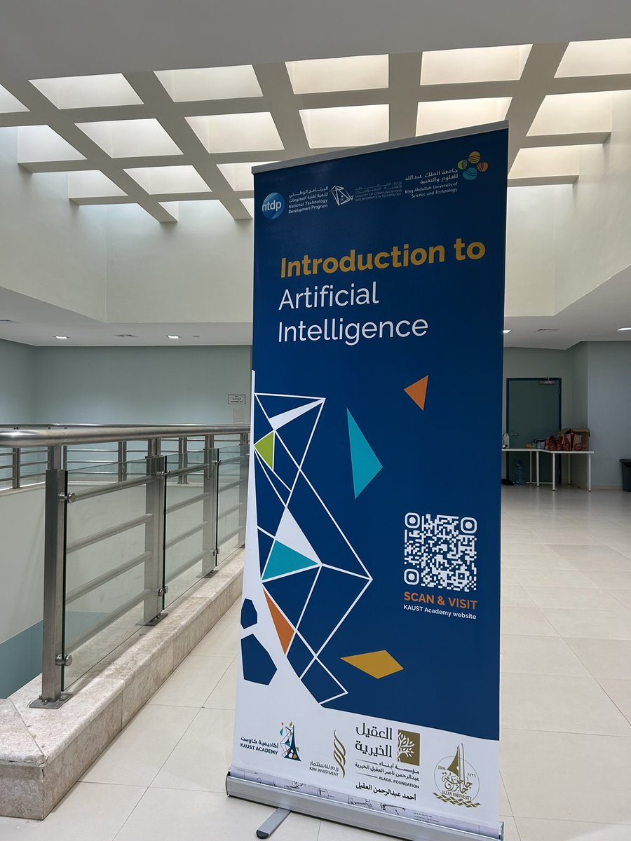 csuirama's tweet photo. First Day of Introduction To Ai 
With Kaust  💻🎖️ https://t.co/redKsz0j1T