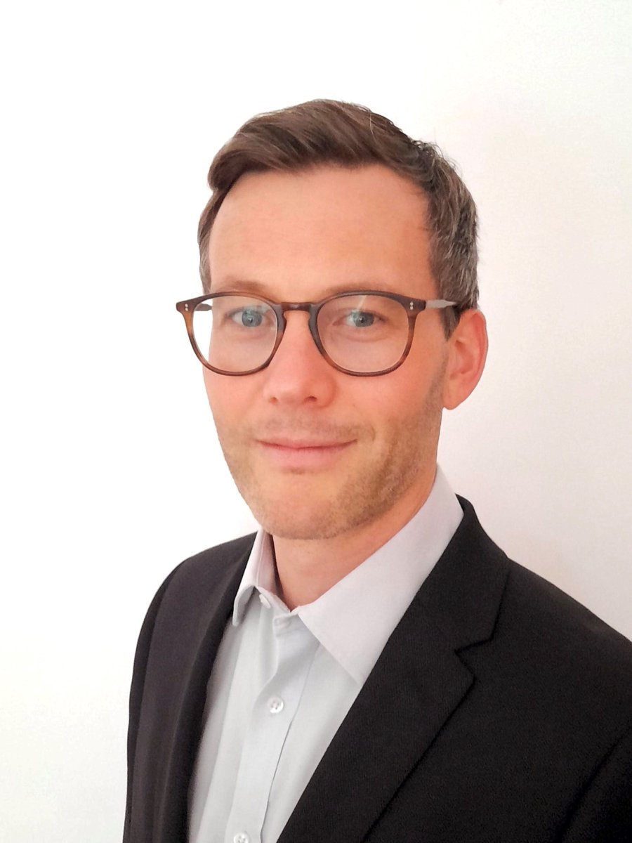 KaoDataDC's tweet photo. 🧵 1/2
We’re delighted to announce the promotion of Fraser Clarke to Vice President of Operations.

Reporting to our COO, Pete Judson, Fraser will oversee data centre operations, customer implementation, contracts &amp; procurement, and service management as we continue to scale. https://t.co/FVeZ5uxD9i
