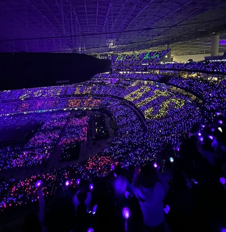 solmerv's tweet image. Whoever interacts with this tweet will be part of this purple ocean.

 manifesting