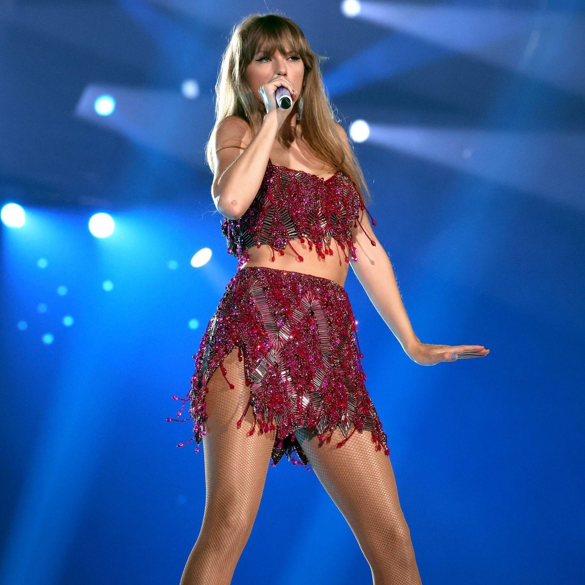 celeblo7's tweet image. Good morning people, arent singers like these just such porn for our brains