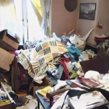 yourskasim3's tweet photo. Living room vs Browser History https://t.co/nc6G49qvvs