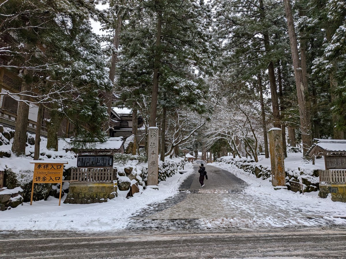 doorglee's tweet photo. 雪の中来てよかった https://t.co/T34sIPHU6z