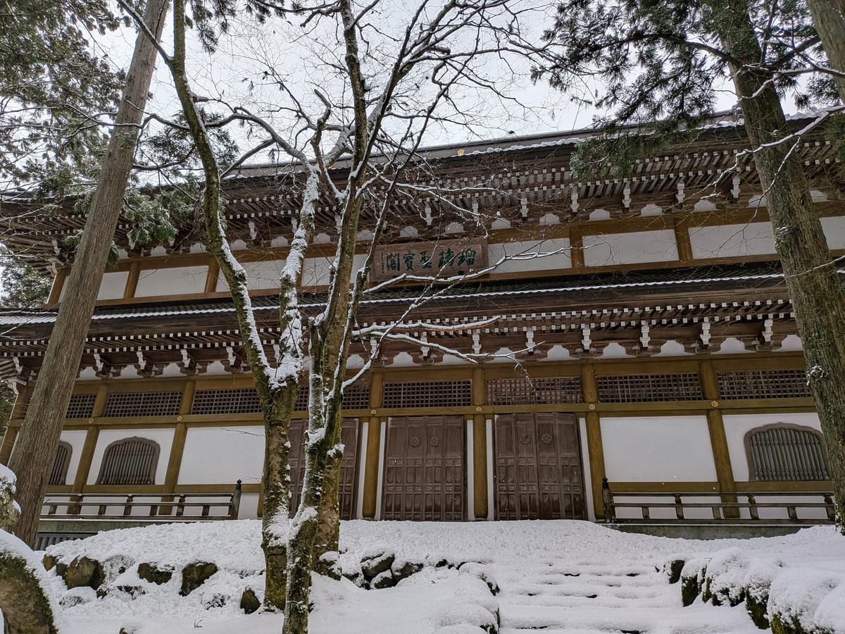 doorglee's tweet photo. 雪の中来てよかった https://t.co/T34sIPHU6z