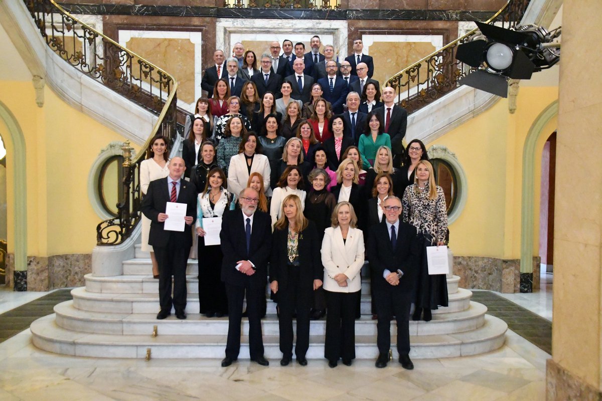 La presidenta del TS y del CGPJ recuerda la situación de “acuciante necesidad” que sufre la Carrera Judicial en la entrega de despachos de la XXIII promoción del cuarto turno para juristas

📄 Nota informativa: poderjudicial.es/cgpj/es/Poder-…