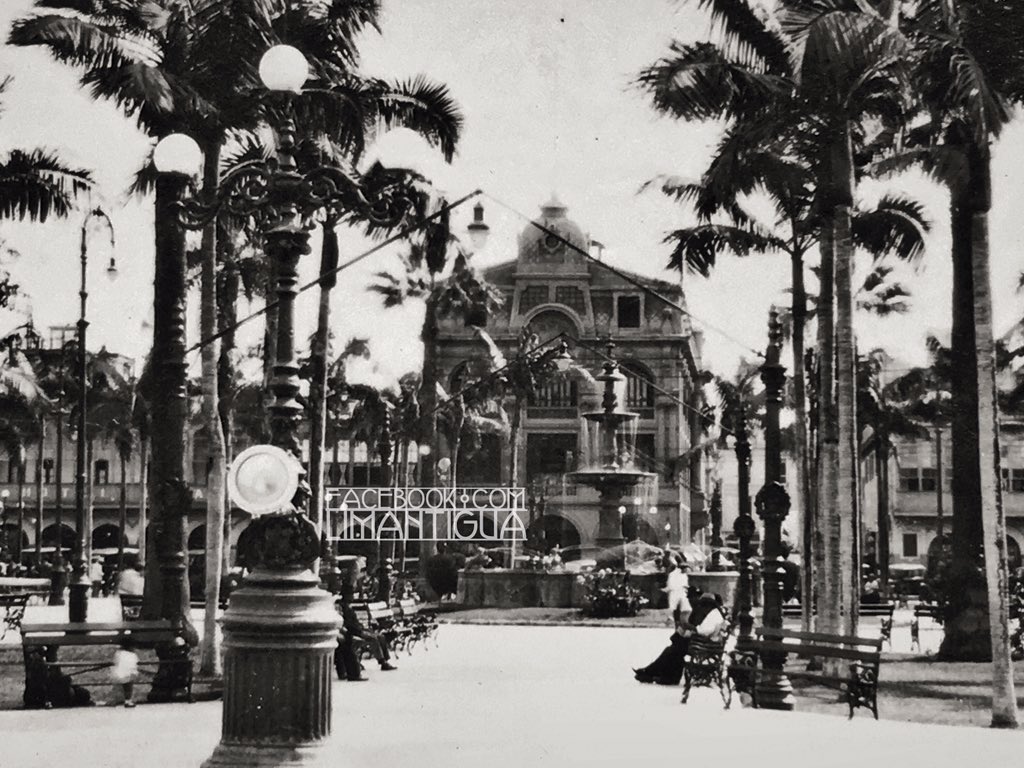 limantigua's tweet photo. Plaza de Armas de Lima a finales de los años 20.
Al fondo vemos la antigua Casa comercial Oechsle.
Colección Lima Antigua
#vladimirvelasquez #limantigua #coleccionlimantigua #lima #Oechsle https://t.co/m7c5MRe49t