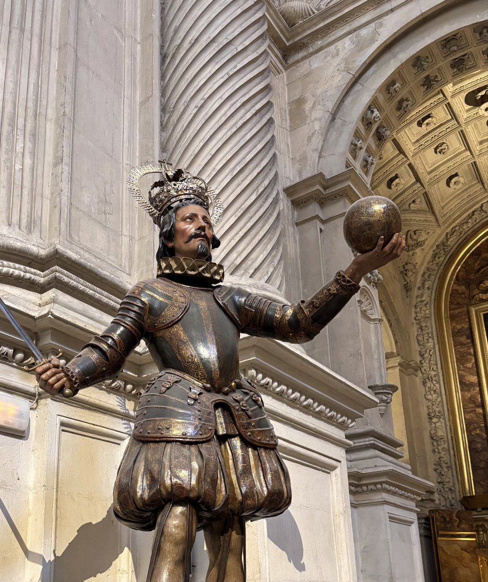 quevedoking's tweet image. En la catedral de Sevilla por primera vez… me quedo de piedra