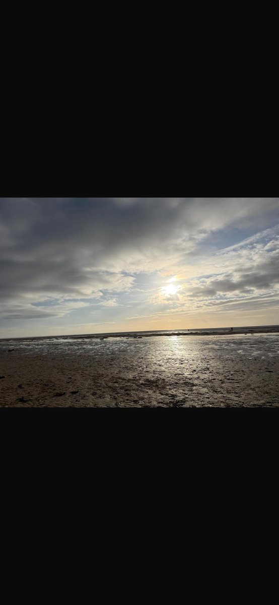 lucyEnuttall's tweet photo. Lytham with my little fam 🤍❄️ https://t.co/RSZTyrbtYb