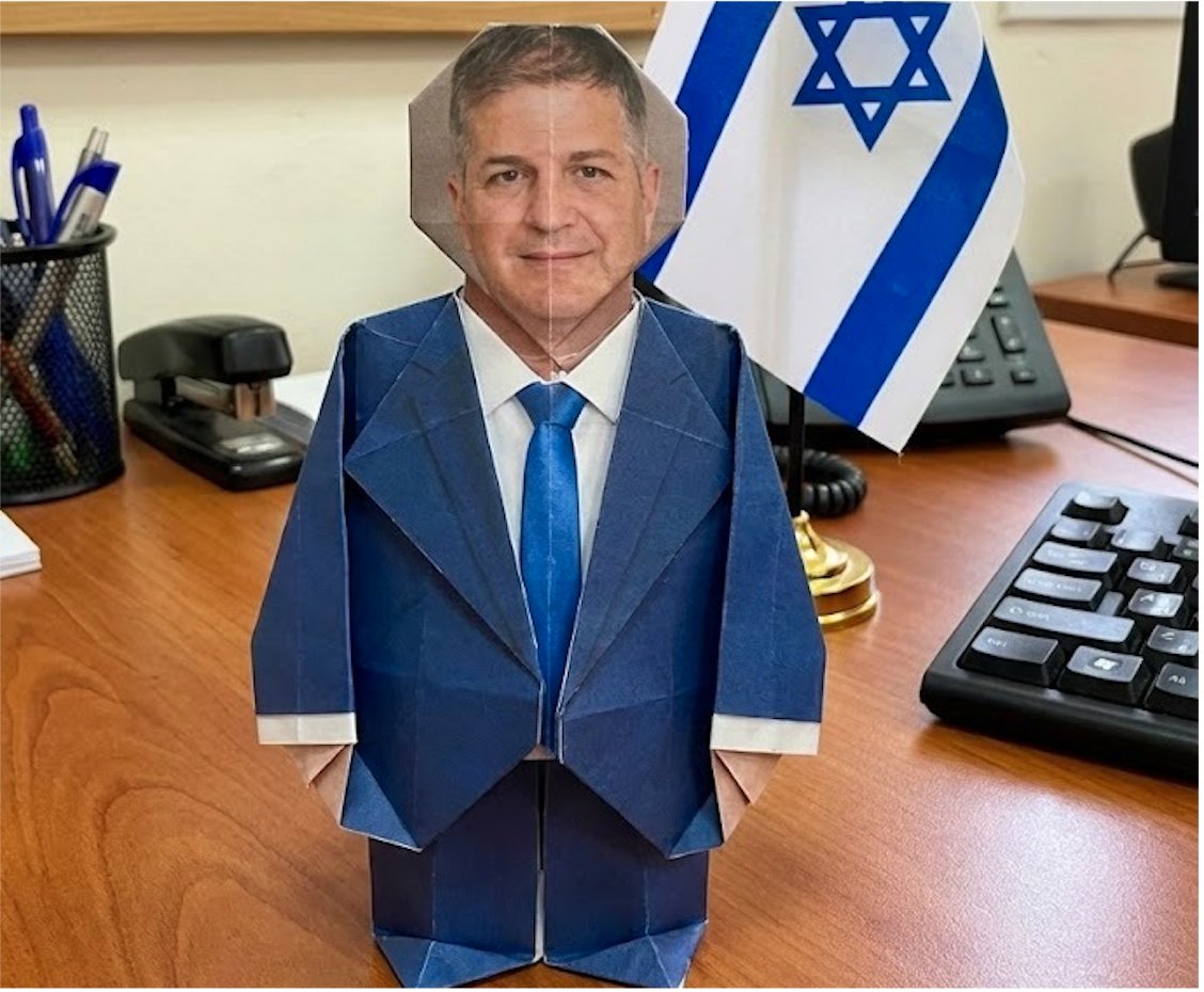 HaideDis's tweet photo. טרי טרי ממש מעכשיו: בג״ץ קבע שליואב קיש אין סמכות לאסור על @ahimlaneshek1 להיכנס לבתי ספר. מסתבר שקמפיין הפריימריס של שר החינוך הכושל ביותר בתולדות ישראל, לא מקובל במדינת חוק. בית המשפט קיפל את קיש, ההצהרות שלו מתבררות כקשקוש ודלתות בתי הספר פתוחות. 
שלטון החוק: 1
שר החינוך: 0 https://t.co/v3GgkI7o0W