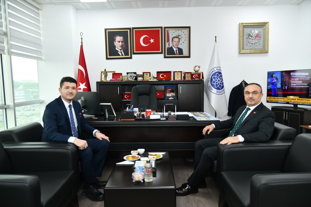 Valimiz Sayın Recep Soytürk, göreve başlamasının ardından kendisini ziyaret eden Tekirdağ Namık Kemal Üniversitesi Genel Sekreteri Gökhan Saygı’ya iade-i ziyarette bulundu.

Vali Soytürk, Genel Sekreter Saygı ile bir süre görüştü.

tekirdag.gov.tr/vali-soyturkte…