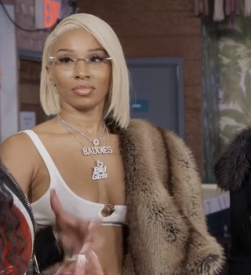 TamonRollins's tweet image. “24” inch 613 Frontal Unit 

Wig From: #TeeFrontalsCollection 

Did yall watch last night episode of #BaddiesUSA 👀‼️. Catch @JeLaminah slaying in her @TFrontals unit. Shoutout to her hairstylist for killing this look 🙏🏿🤍. Trust the process- come get your crown adjusted.