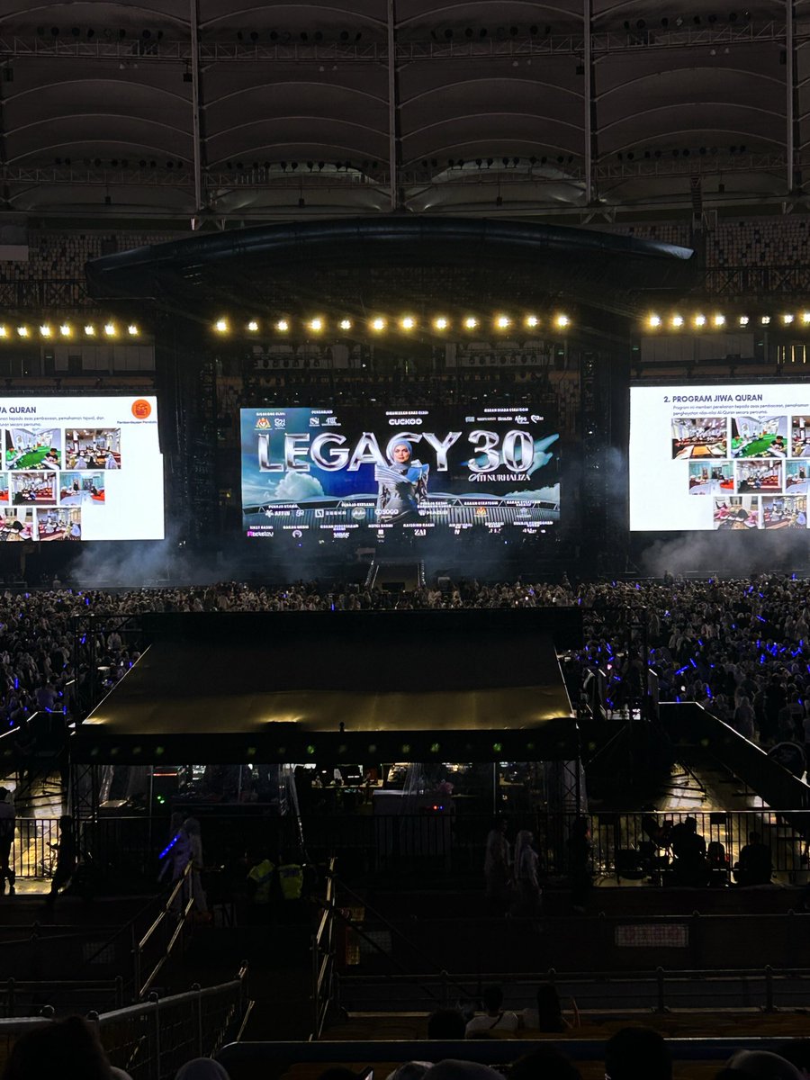 Afik123_'s tweet photo. A hater pi konsert legacy30 

Stage biasa2 je. Paparan skrin ok. Semua lagu ada lirik. Skrin stadium lbih terang dri skrin stage. x byk view drone kt main stage. Mcm buang duit je hire drone. Drone byk tayang kat skrin stadium je kot. Konsert judika better 4 camera visual

Cont. https://t.co/GoIQ8csOkJ