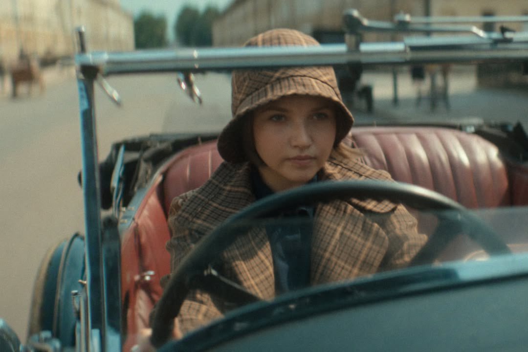 3bo9x1's tweet photo. بعد 3 أيام فقط على نتفليكس مسلسل قصير جديد من ثلاث حلقات مستوحى من إحدى روايات أجاثا كريستي
SEVEN DIALS https://t.co/JNh1m89w4b