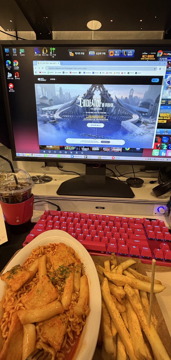 zhouparang's tweet photo. 오늘 프로게이머 1일체험함 https://t.co/fCd12ApGLY