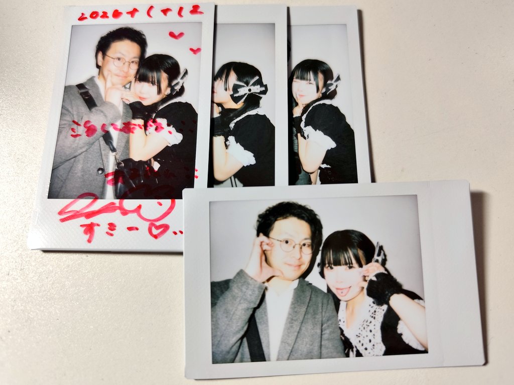 Agatoチェキ写真 「みーちゃん専用」 み「撮ったチェキってどうしてるの？」 僕「とりあえず積んで