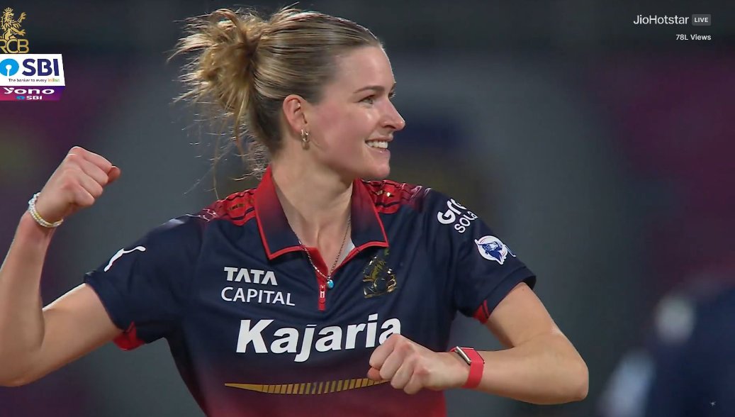MANASDU06413436's tweet photo. Lauren Bell IN THE POWERPLAY 🤯🔥
Dot-ball pressure, movement, bounce &amp; wickets — absolute domination in the WPL powerplay! Batters had no answers 🧱🎯
#LaurenBell #WPL #Powerplay #FastBowling #WomenInCricket #CricketTwitter #BowlingAttack 🔥🏏 https://t.co/10eFiWup1L