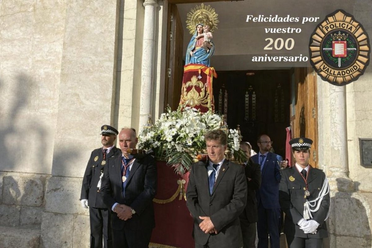 Queremos felicitar a nuestra escolta de honor, la Policía Municipal porque hoy es su 200 aniversario.

Muchísimas Felicidades.

#Pilar26