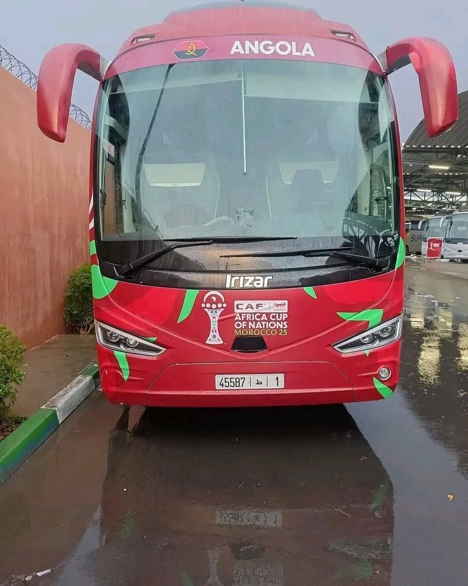 ElDjazair_Daily's tweet photo. 🔷 شركة Irizar الإسبانية توضح أن الحافلات المستعملة في نقل المنتخبات والوفود الرسمية خلال كأس أمم إفريقيا 2025 هي ملك للشركة، وقد تم كرائها للمغرب من أجل البطولة فقط.
🔷سيتم إعادة جميع الحافلات إلى الشركة مباشرة بعد نهاية بطولة كأس أمم إفريقيا 2025. https://t.co/EuUfCTbLgw