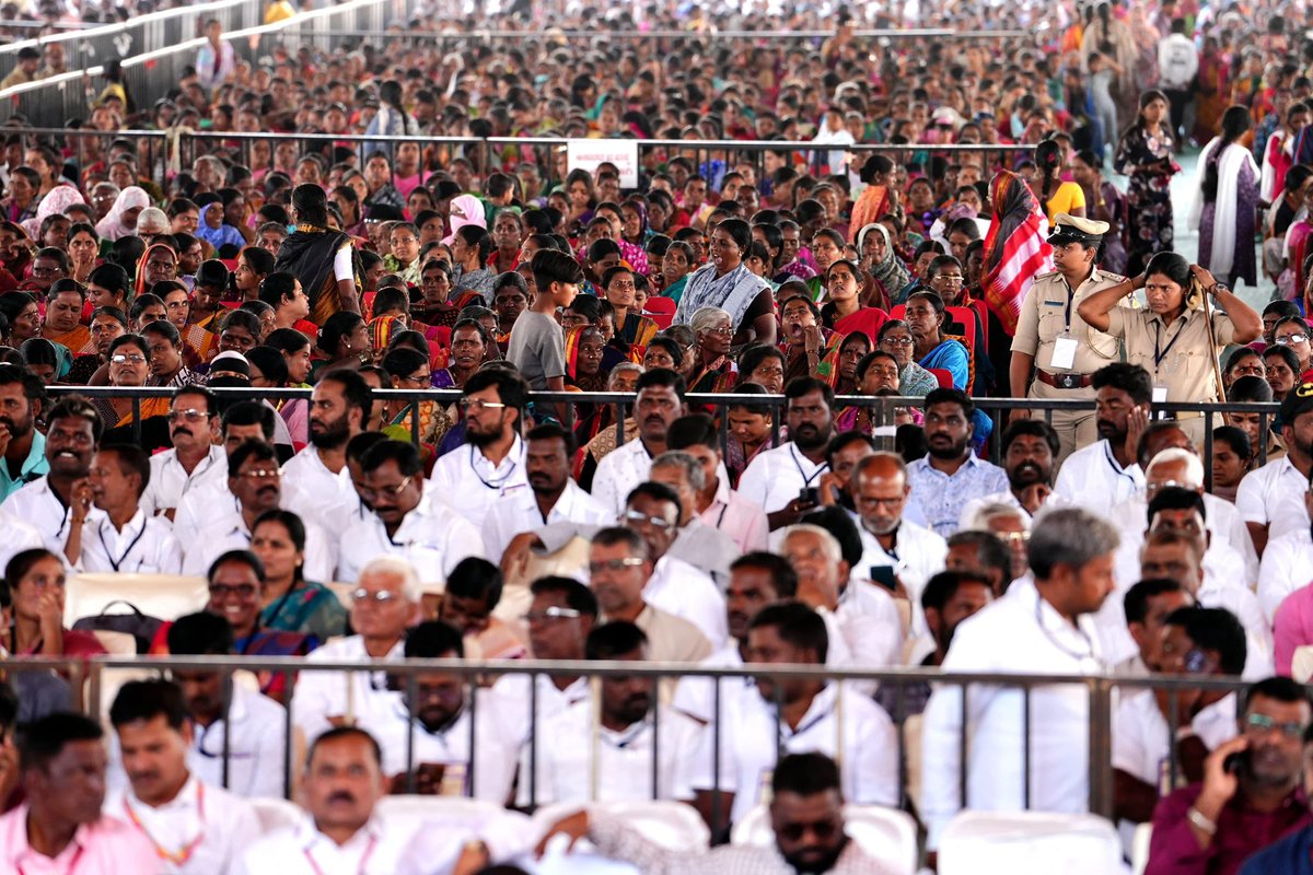 ಸೇಡಂ ಕ್ಷೇತ್ರದಲ್ಲಿ ಅಭಿವೃದ್ಧಿಯ ಪರ್ವ

ಸೇಡಂ ತಾಲೂಕು ಕ್ರೀಡಾಂಗಣದಲ್ಲಿ ಜಿಲ್ಲಾಡಳಿತ, ಜಿಲ್ಲಾ ಪಂಚಾಯತ್‌ ಹಾಗೂ ಕಲ್ಯಾಣ ಕರ್ನಾಟಕ ಅಭಿವೃದ್ಧಿ ಮಂಡಳಿ ಸಂಯಕ್ತಾಶ್ರಯದಲ್ಲಿ ಹಮ್ಮಿಕೊಂಡಿದ್ದ ಸೇಡಂ ತಾಲೂಕಿನ ವಿವಿಧ ಇಲಾಖೆಗಳ ಕಾಮಗಾರಿಗಳ ಶಂಕುಸ್ಥಾಪನೆ, ಉದ್ಘಾಟನೆ ಹಾಗೂ ಫಲಾನುಭವಿಗಳಿಗೆ ಸೌಲಭ್ಯಗಳ ವಿತರಣೆ ಕಾರ್ಯಕ್ರಮದಲ್ಲಿ ಎಐಸಿಸಿ