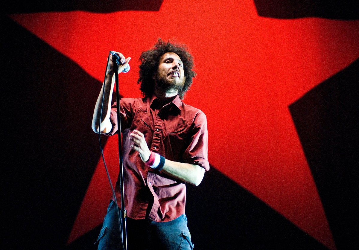 Happy birthday to Zack de la Rocha. The Rage Against The Machine frontman turns 56 years old today.

📸: Chris Saunders / Getty Images