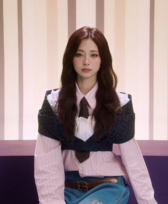 TwiceChartDatas's tweet photo. TZUYU will be on the cover of Harper's Bazaar Hong Kong February 2026 Issue. https://t.co/0fjViJqKRW