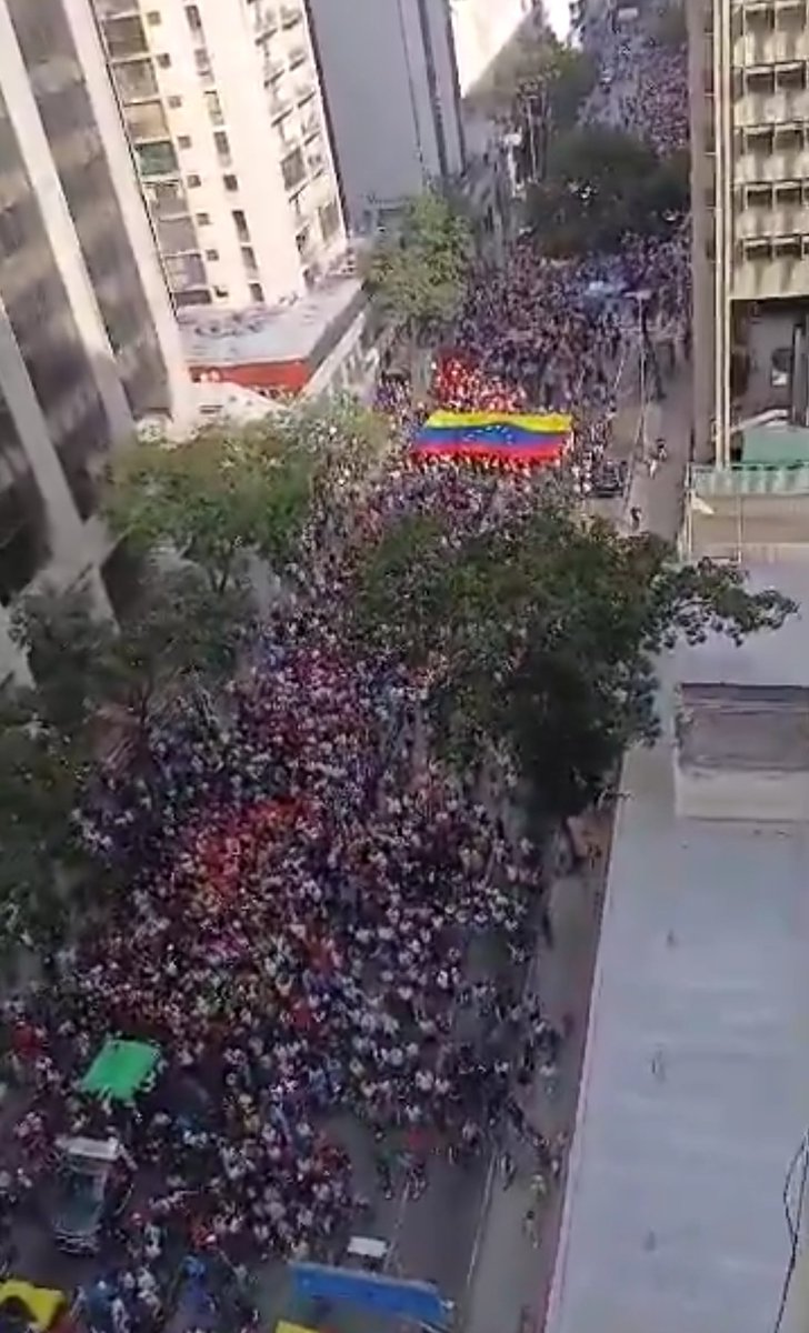 SonPolemicas's tweet image. Si Nicolás Maduro hubiera "perdido" las elecciones, no estarían millones de venezolanos en las calles exigiendo su liberacion.
Ese pueblo en la calle, en todas las ciudades, confirma que hubo una contundente victoria de Maduro en 2024, los medios no pueden tapar esa realidad.