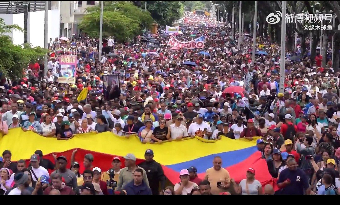 SonPolemicas's tweet image. Si Nicolás Maduro hubiera "perdido" las elecciones, no estarían millones de venezolanos en las calles exigiendo su liberacion.
Ese pueblo en la calle, en todas las ciudades, confirma que hubo una contundente victoria de Maduro en 2024, los medios no pueden tapar esa realidad.