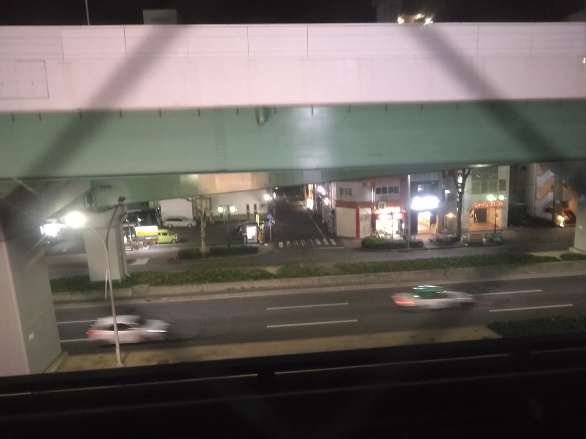 マキさんの最後のライブは2010年1月のラブリィ@名古屋栄の2日目だった。そこに行った女性が今回も来てくれた。聞くとその時その時マキさんとちょっと話をしたらしい。それが数時間後には亡くなってしまうなんてね。イベントを終えホテルに戻って、その女性の気持ちを思ったりしてる。